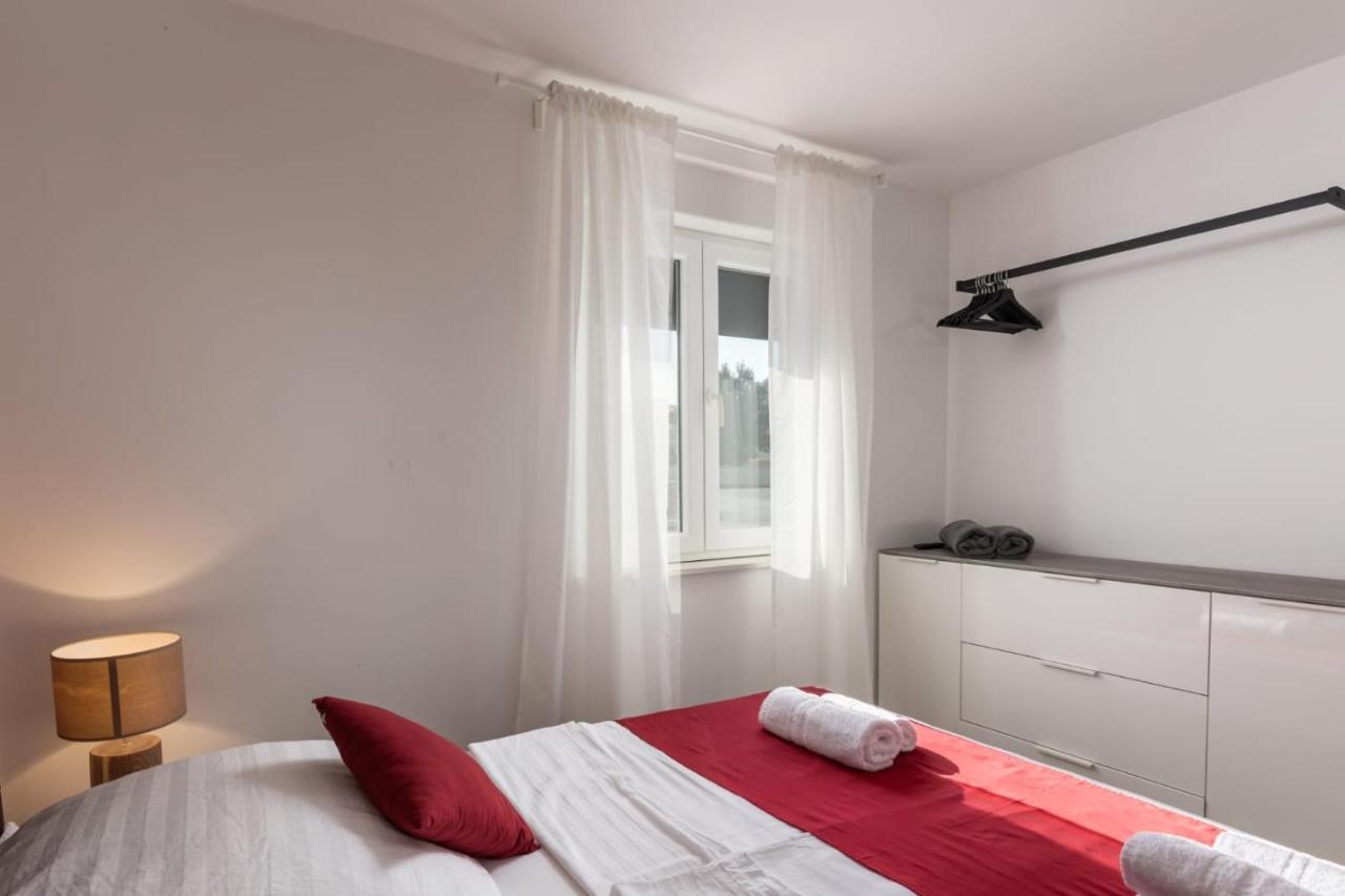 Apartments Cesare Nin Esterno foto